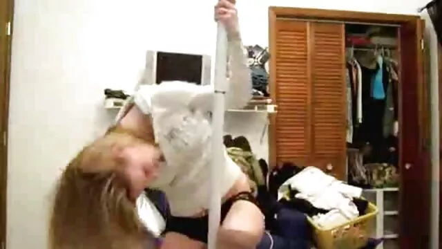 Flirty Babe วีดีโอ โป้ ว กับ Booty ขนาดใหญ่รู้วิธีรักษาไก่ดำตัวใหญ่