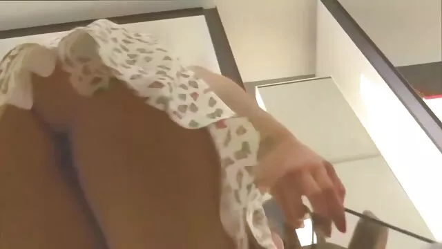 คาเมรอนน่ารักน่าดึงดูดใจ วี ดี โป๊ คาเมรอน masturbates เปียก จิ๋ม ออกไปเที่ยว สำหรับ ความสุข