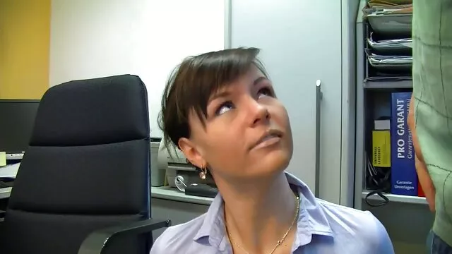 Mami Kato หัวดำญี่ปุ่นตัวเล็กได้รับการ twat แกล้งกับของเล่น ดู วีดีโอ โป๊