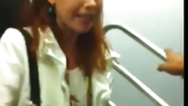 สาวผมดำขี้เมาเกินไปได้รับหีเธอลูบโดยเป็ด ค ลิบ วีดีโอ โป๊