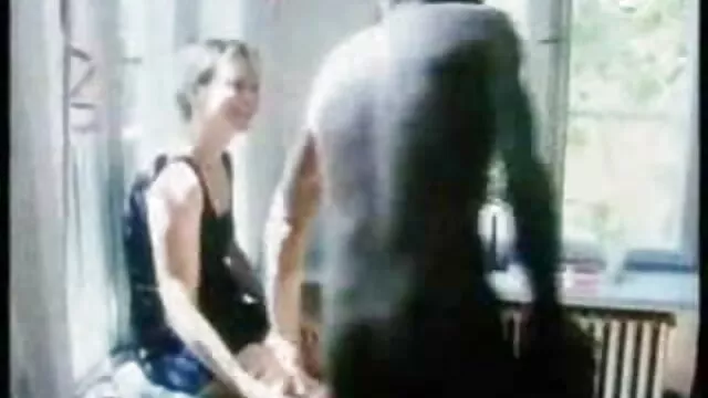 Jennyfer วี ดี โป๊ ผู้ใหญ่ขี่ไก่ที่อายุน้อยกว่ามาก n สนุกกับการทำลายทางทวารหนัก