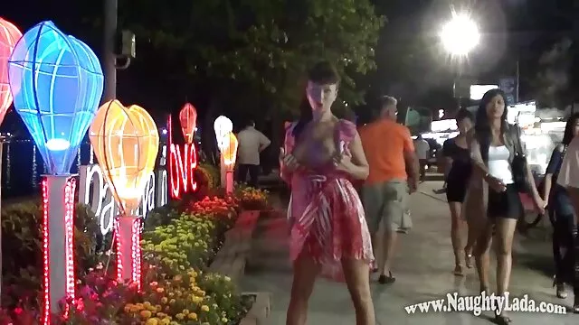 Rapacious Latin ladyboy Lara ให้เพศสัมพันธ์ปากกับไก่ดำแข็ง ดู วีดีโอ โป้