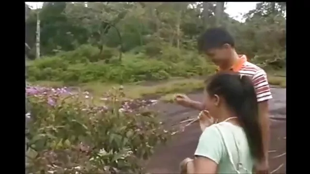 หลายกระดุมหัวรุนแรงมีเพศสัมพันธ์คอของลูกไก่โสเภณีสองคน วื ดื โอ โป๊